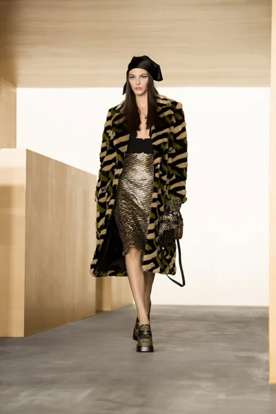 Look 22